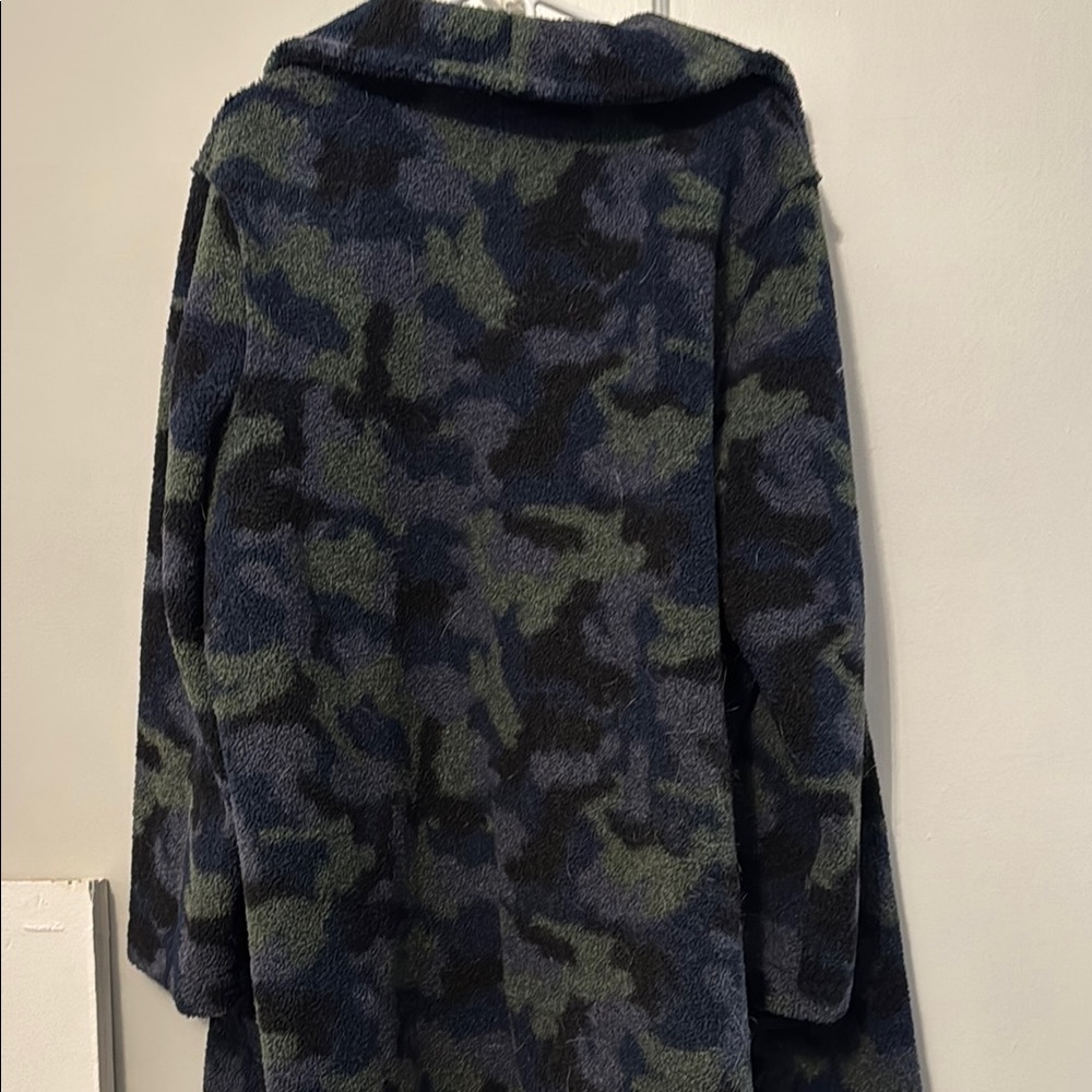 Women's Camouflage Jacket - Picture 4 of 5